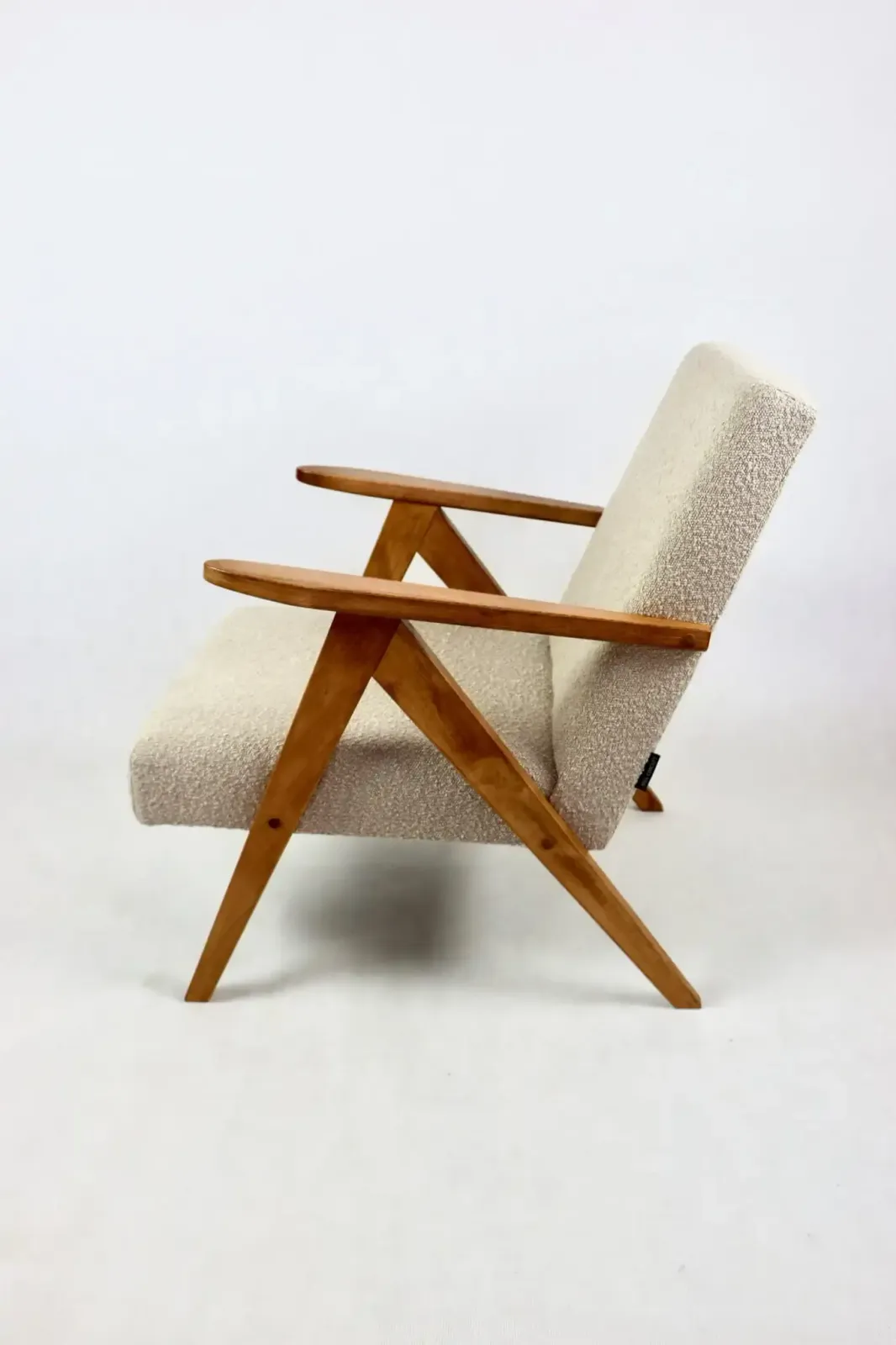 Vintage B 310 Var Armchair, Beige Bouclé Structure, 1970s   2 Pieces Available   Light Wood photo for sale