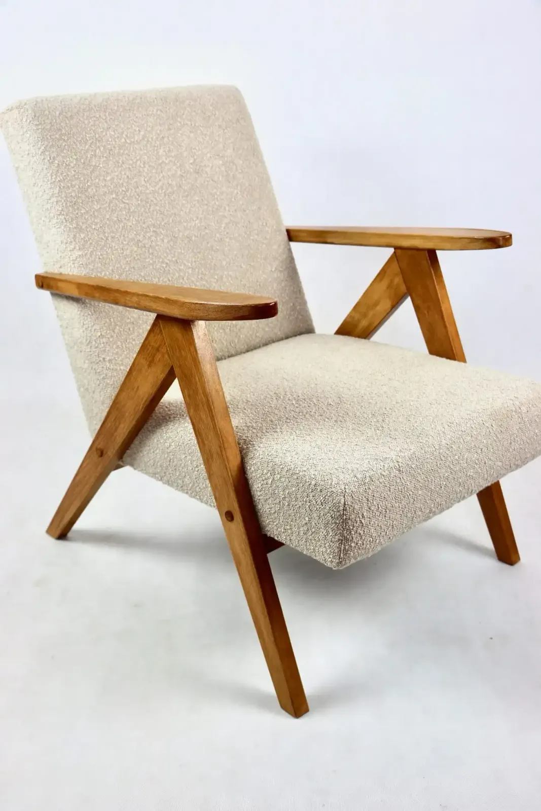 photo furniture Vintage B 310 Var Armchair, Beige Bouclé Structure, 1970s   2 Pieces Available   Light Wood