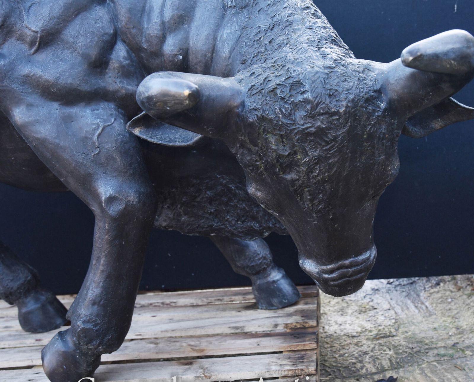 Giant Bronze Bull Statue   Bullock Garden Animals photo for sale