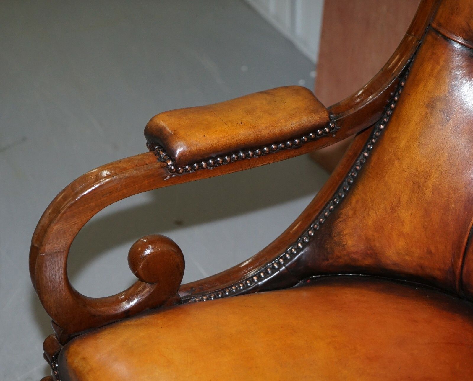 Stunning Show Framed Early Victorian Chesterfield Brown Leather Library Armchair photo vinterior