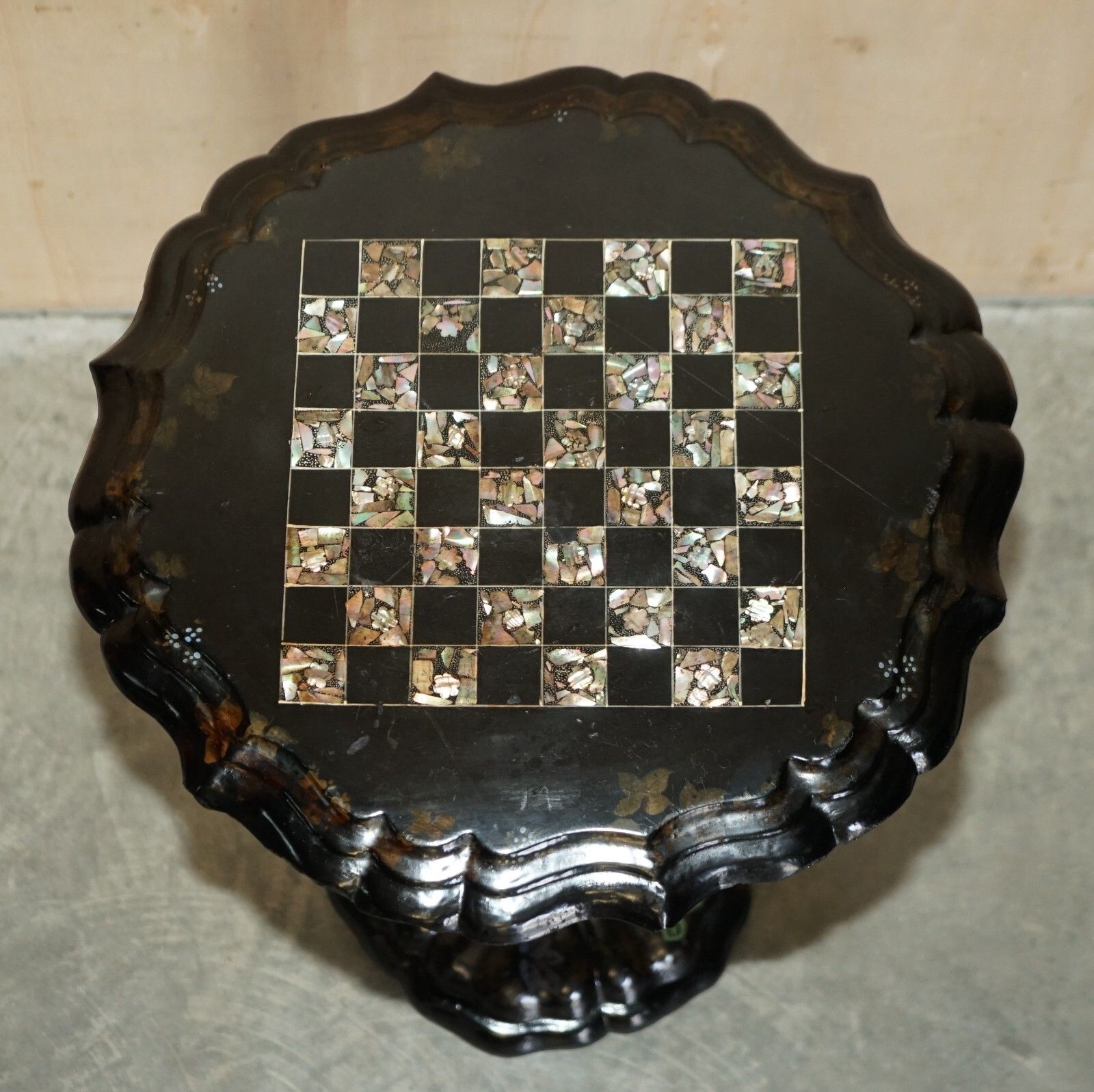 photo furniture Stunning Antique Victorian 1860 Black Lacquer Mother Of Pearl Chess Games Table