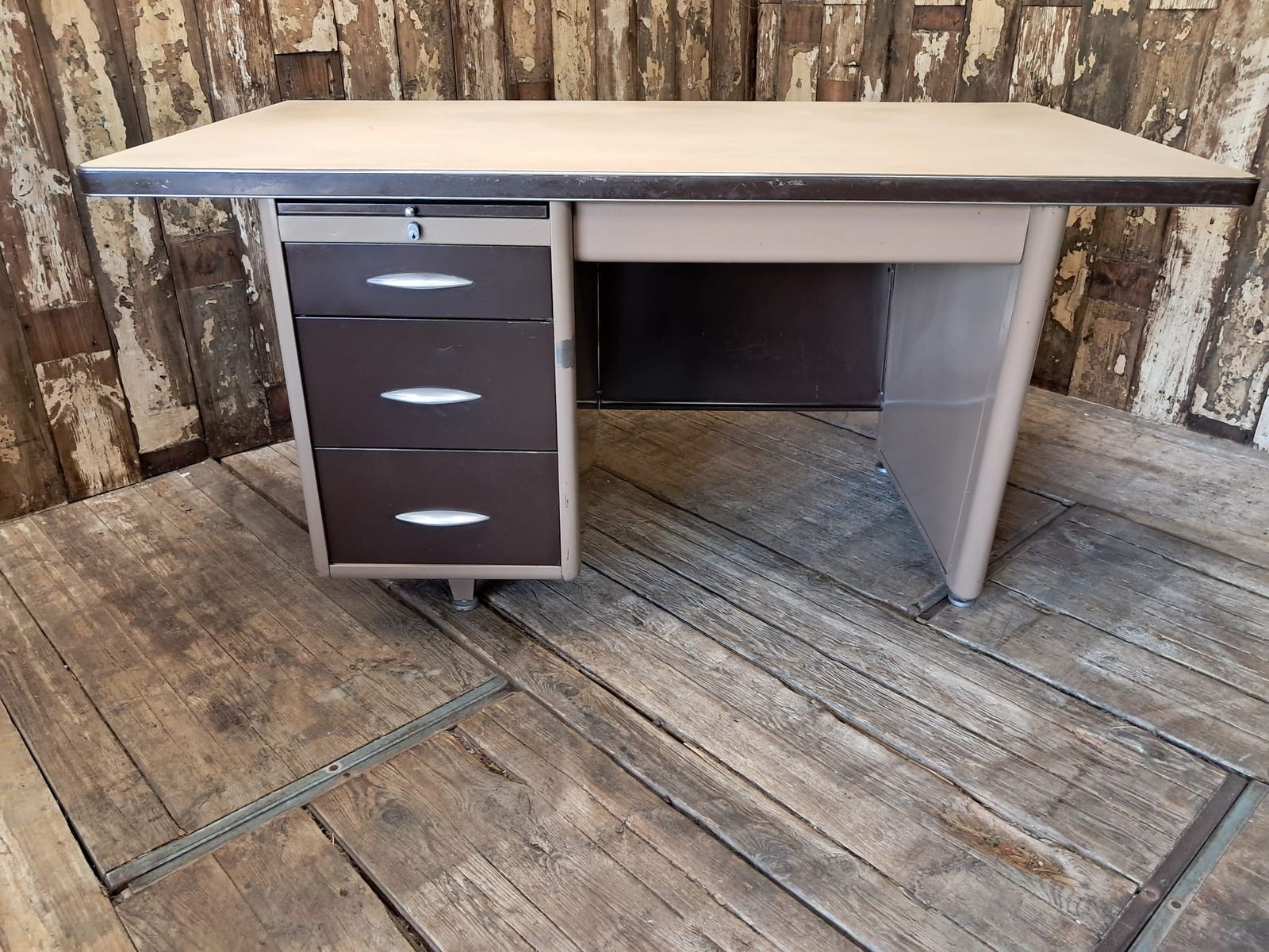 Industrial Tanker Desk photo vinterior