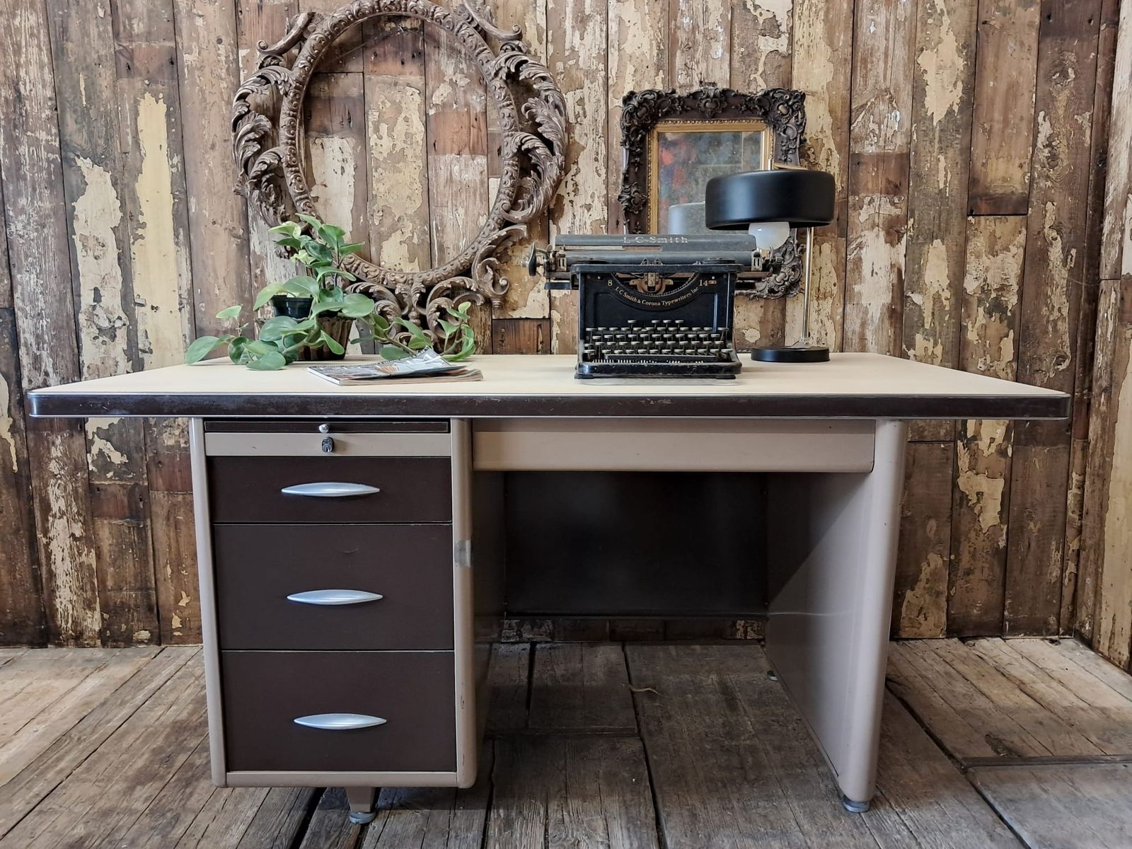 Industrial Tanker Desk