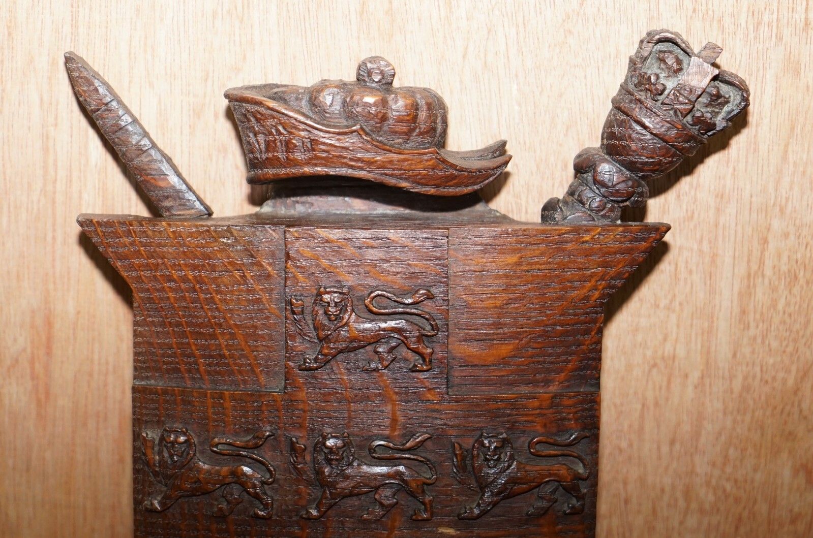 Rare Hand Carved 1587 Fighting Scots City Of York Coat Of Arms Armoiral Crest photo furniture