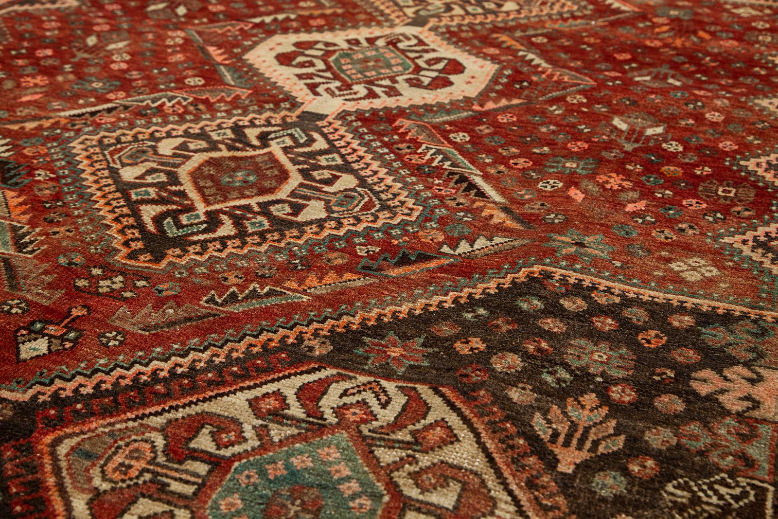 Vintage Qashqai Rug 215x125cm, 1980s photo 550.0