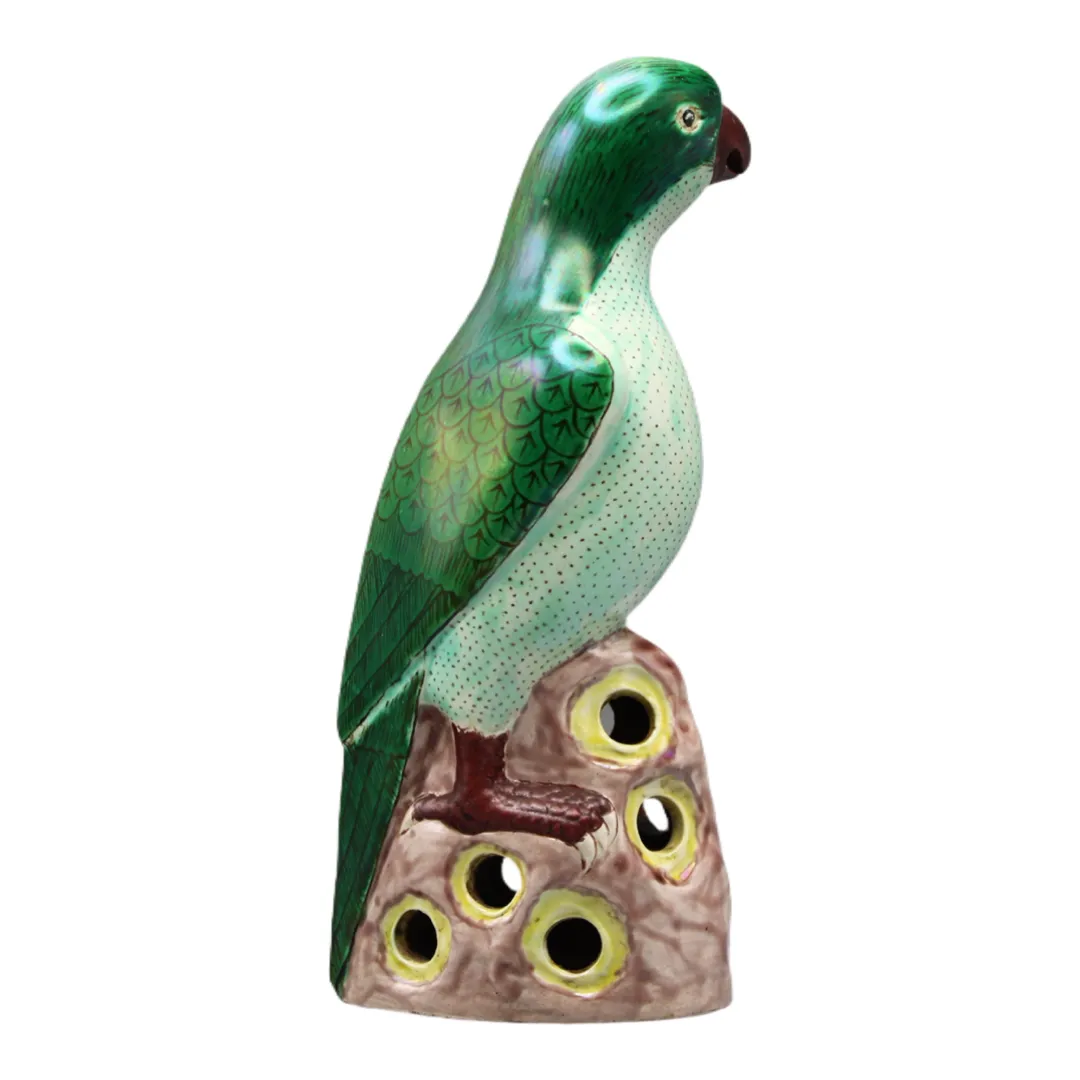 Chinese Famille Vert Study Of Parrot, 19th Century photo vinterior