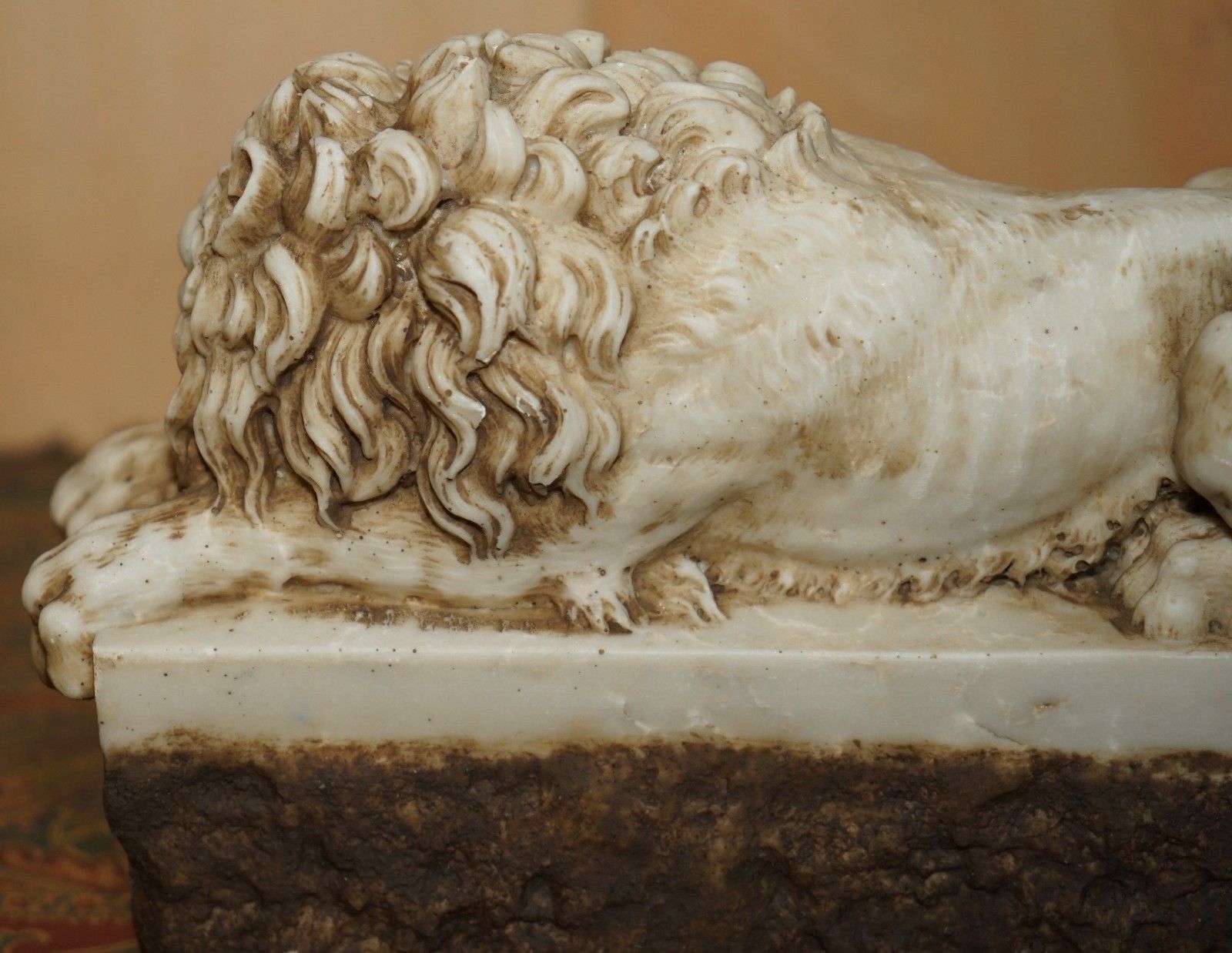 photo vinterior Fine Pair Of Antique 19th Century Italian Alabaster Lions After Antonio Canova