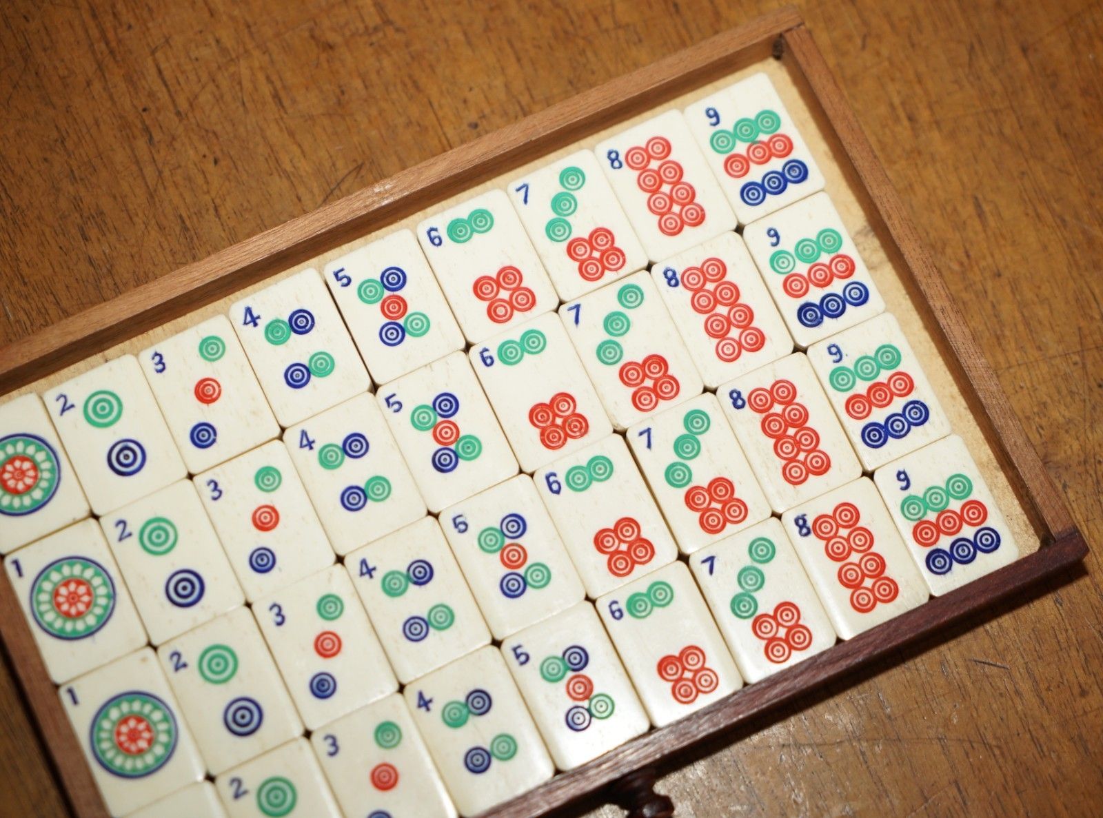 photo vintage Exquisite Antique 4 Person Mahjong Suite Circa 1920's Chinese Export With Dice