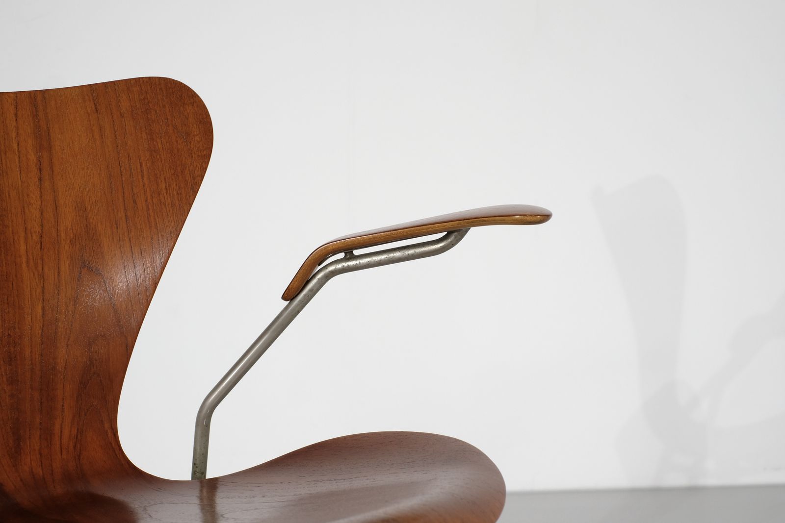 Chair Model " 3207 "In Wood By Arne Jacobsen For Fritz Hansen, Denmark 1955.