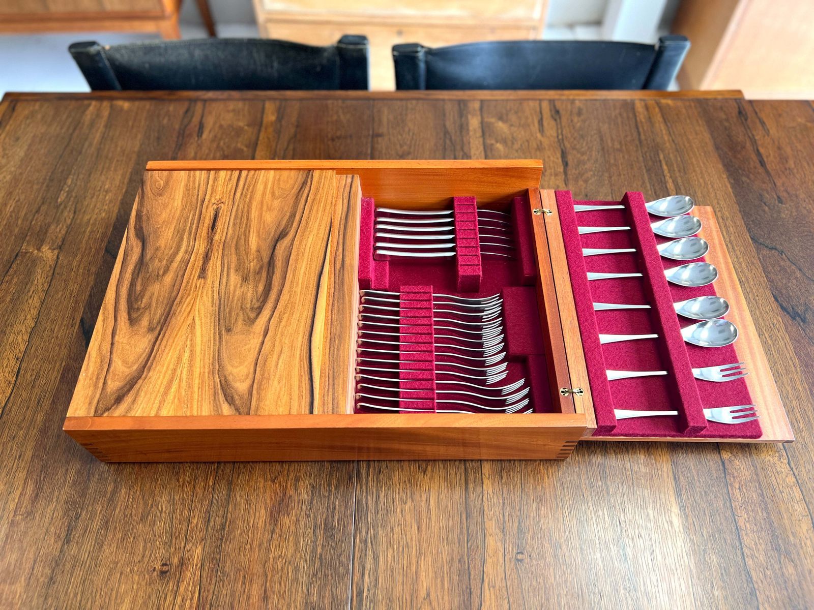 Robert Welch For Old Hall, 73 Piece Alveston Canteen In Rosewood Box photo vintage