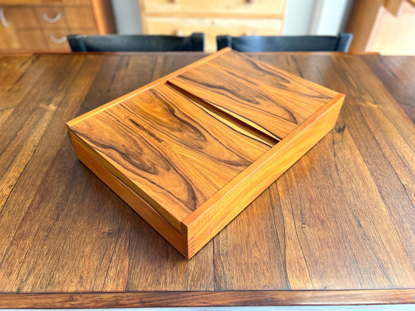 photo furniture Robert Welch For Old Hall, 73 Piece Alveston Canteen In Rosewood Box