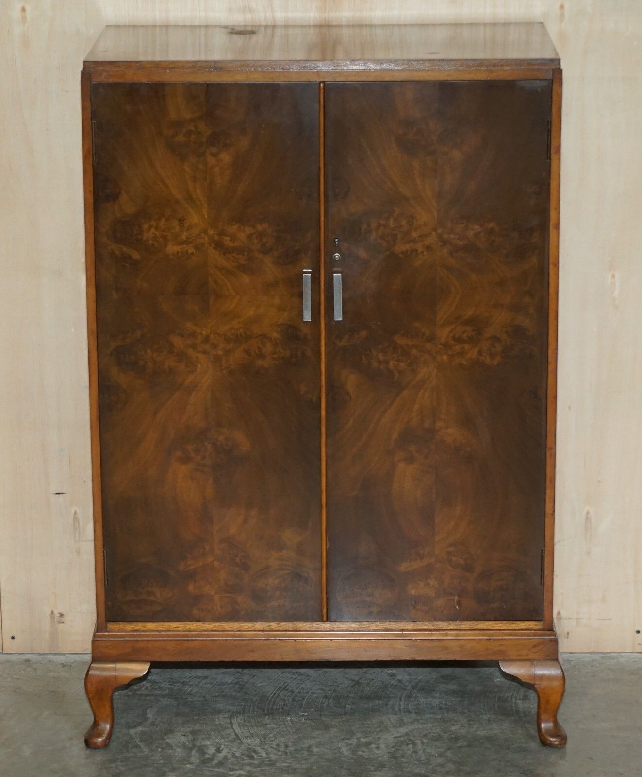 Fine Antique Art Deco Waring & Gillow Burr Walnut Housekeepers Linen Cupboard photo for sale