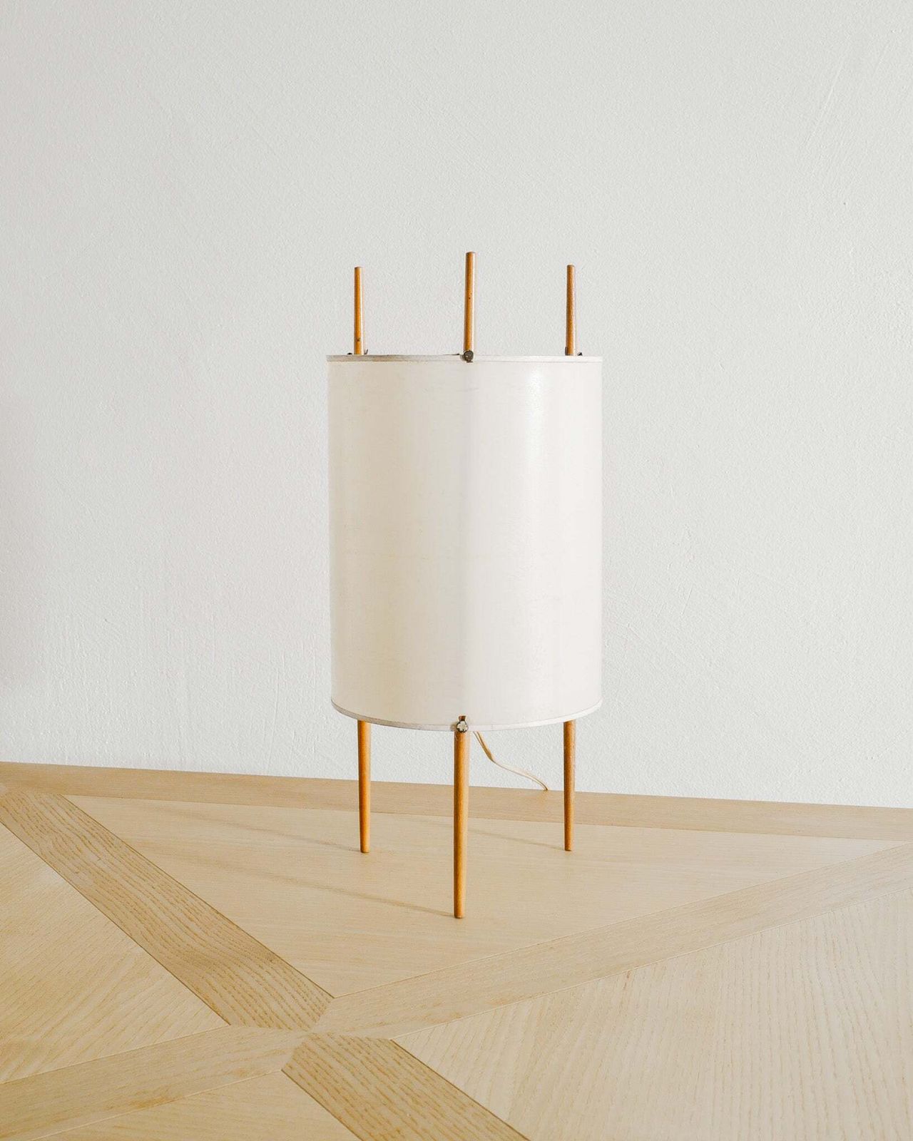 Vintage Mid Century "No 9" Table Lamp In Wood & Paper By Isamu Noguchi For Knoll USA, 1940s photo for sale