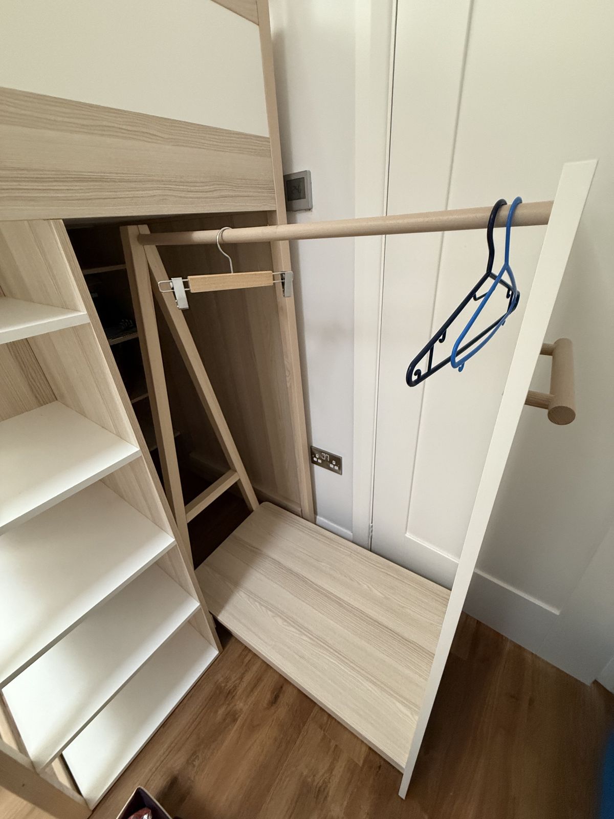 photo vinterior Cabin Bed With Wardrobes