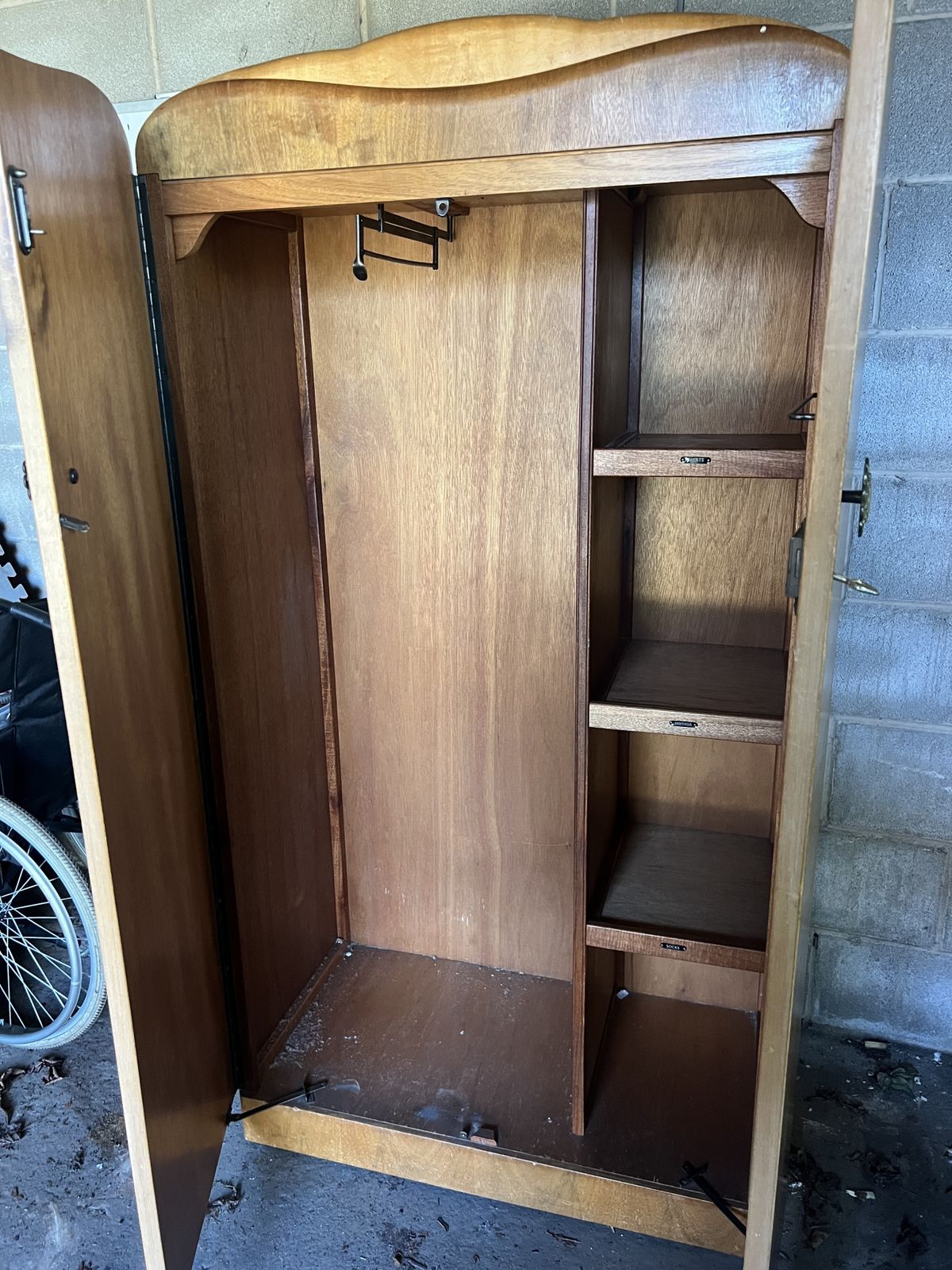 1960 Art Deco Durable Suites 3 Piece Bedroom Set photo for sale