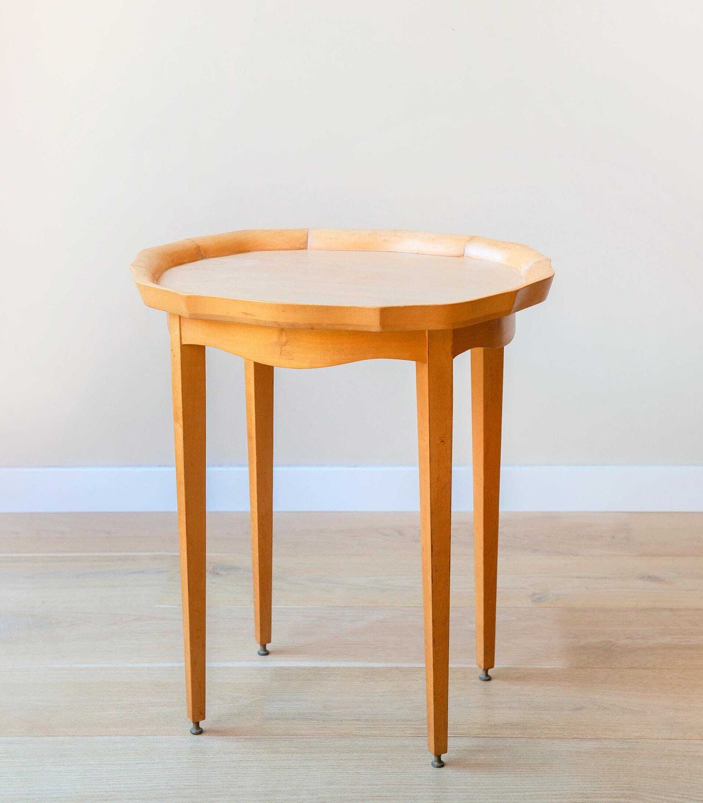 Art Deco Bijzettafel, Antieke Salontafel Met Taps Toelopende Poten, Console Met Geschulpte Rand, Rustiek Ovale Halftafel, Koloniale Woondecoratie photo for sale