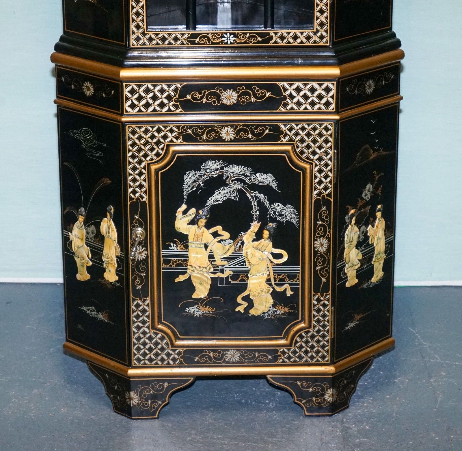 Elegant Vintage Black Lacquered Corner Cabinet Mother Pearl & Gilt Inlay photo Furniture
