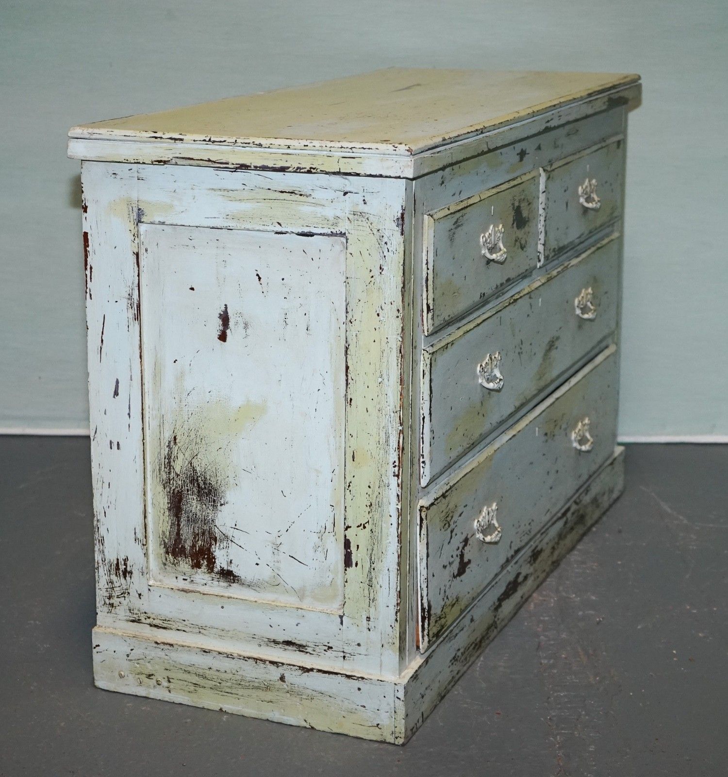 photo vinterior Antique Hand Painted Pale Pine Green Three Drawer Chest Of Drawers