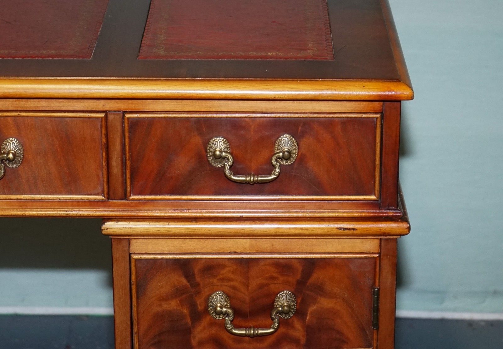 Maple Waring & Gillow Twin Pedestal Desk With Leather Top photo 1200.0