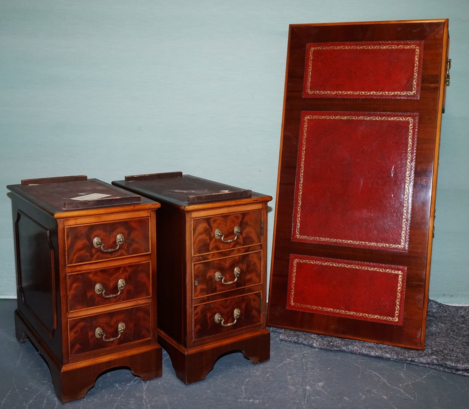 photo vintage Maple Waring & Gillow Twin Pedestal Desk With Leather Top