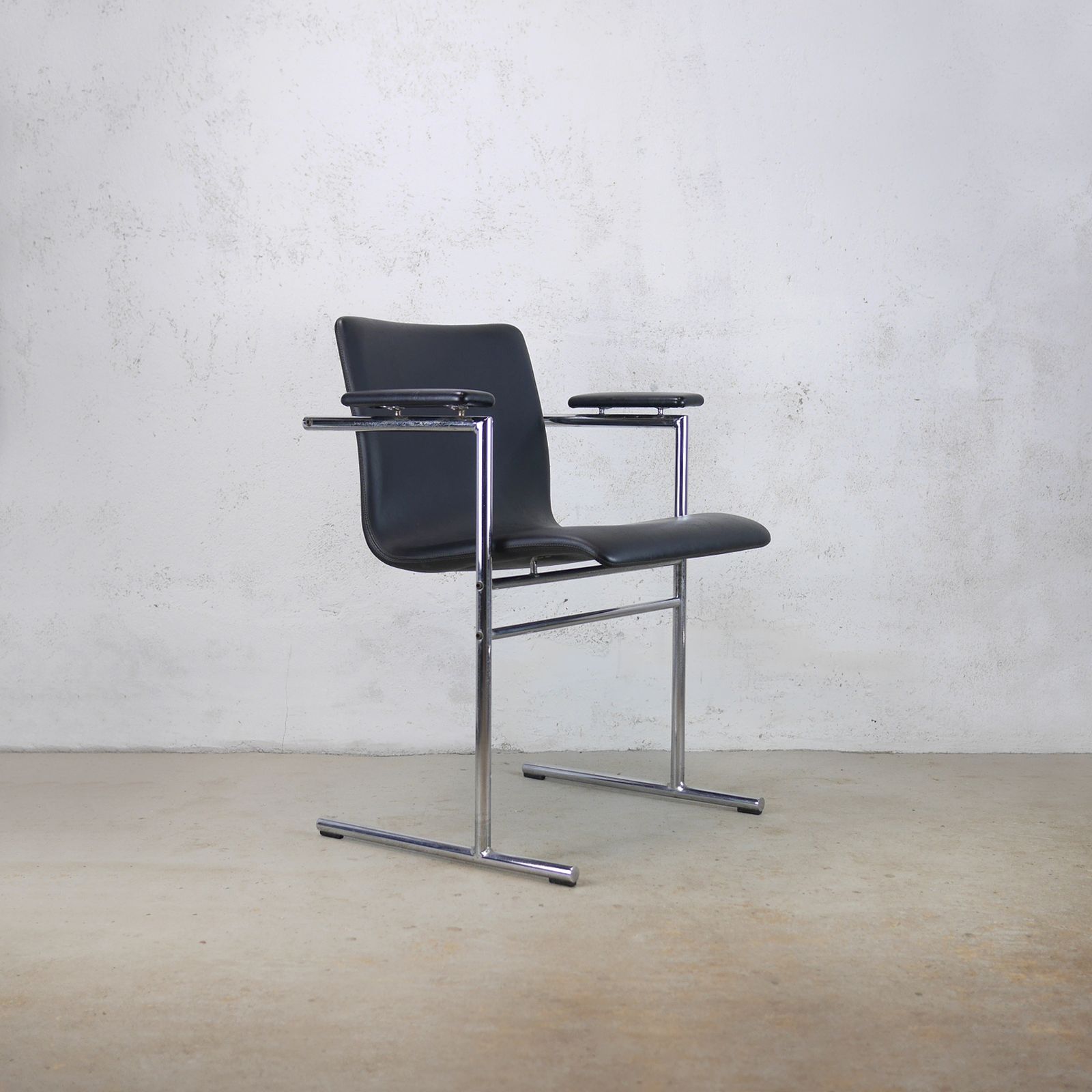 915.0 Pair Mid Century Oslo Chairs By Rudi Verelst For Novalux 1965 Vintage #102986 photo