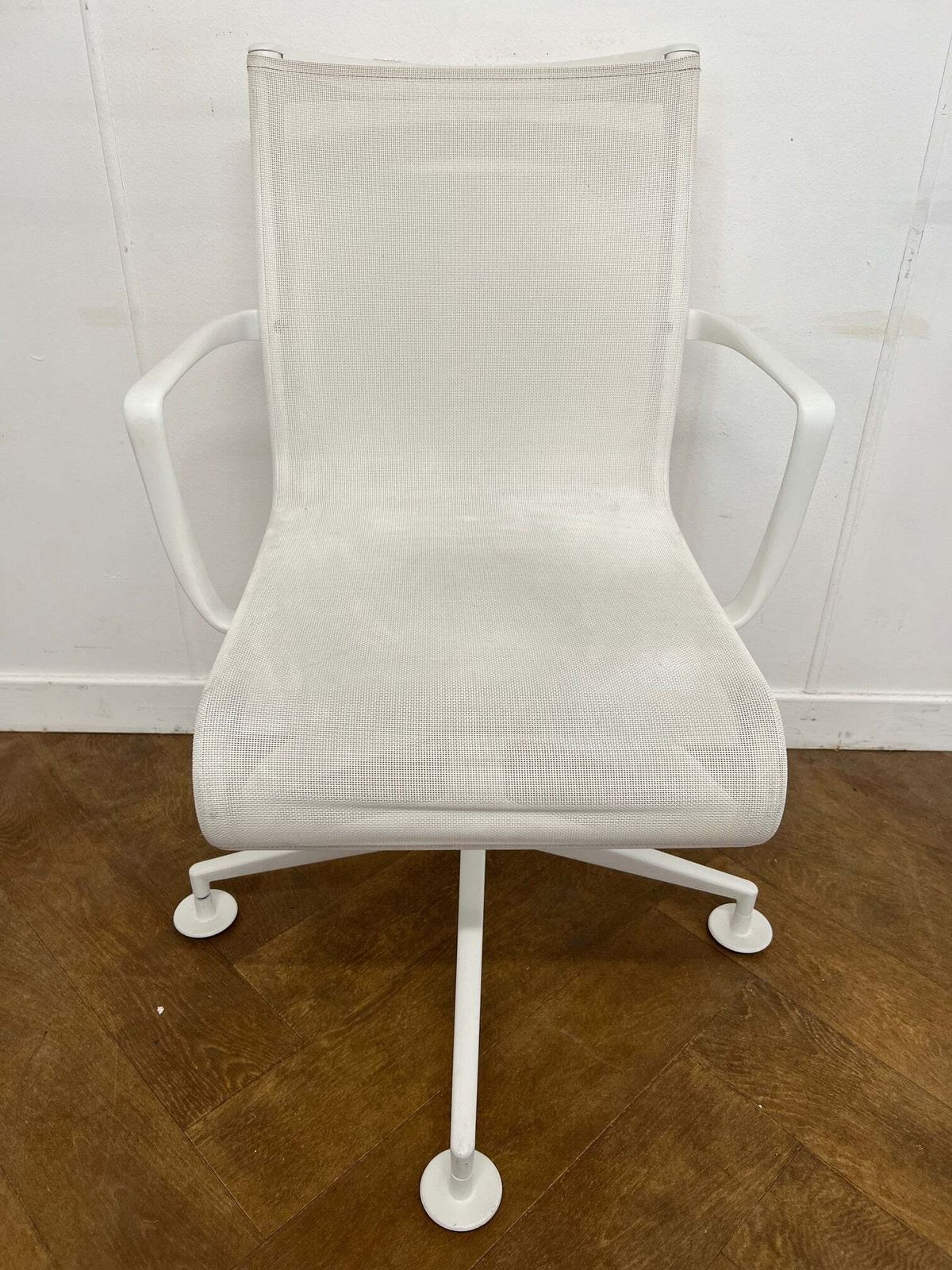 Used Alias 437 Meetingframe 44 Armrest Meeting Chair In White Mesh X 20 Available photo furniture