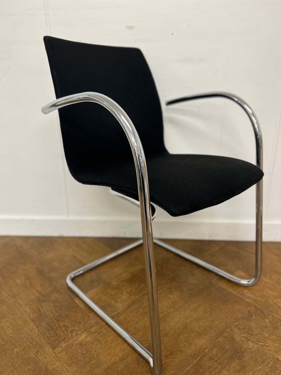Used Kusch & Co Ona Plaza 8500 Chair In Black Cloth Set Of 4 photo furniture