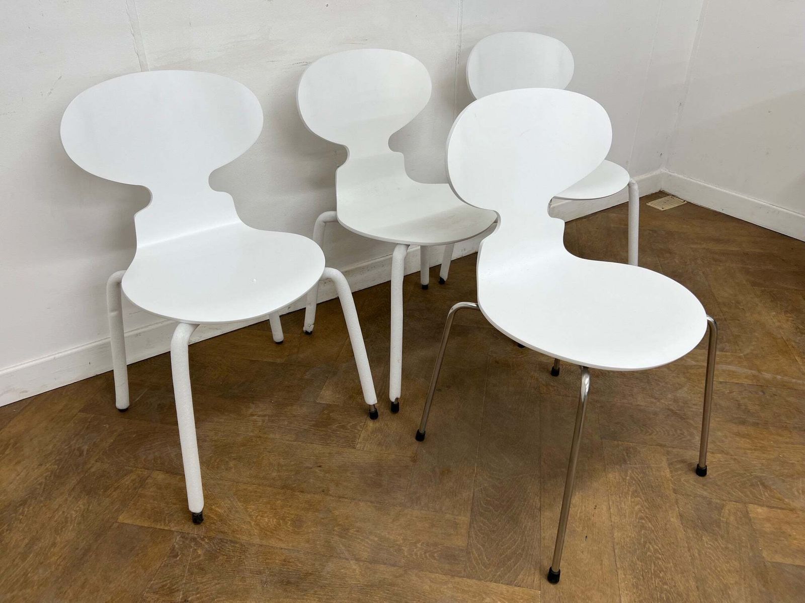 A Set Of 4 Replica Arne Jacobsen By Fritz Hansen "Ant Chairs 3101" In White photo Furniture