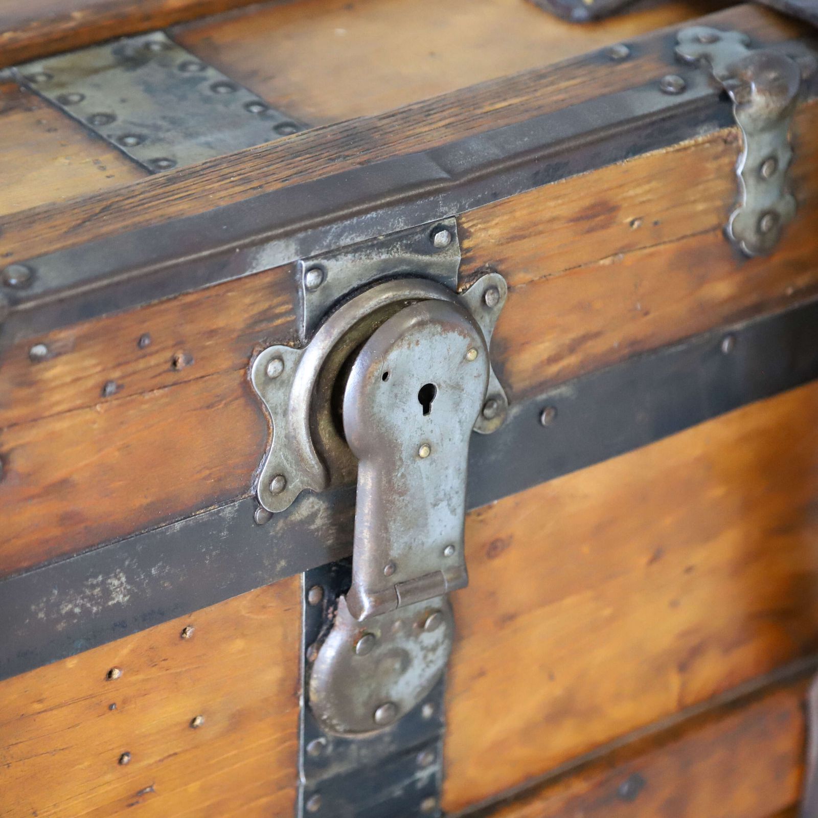 19th Century Victorian Period Pine Travelling Trunk Circa 1870 photo vinterior