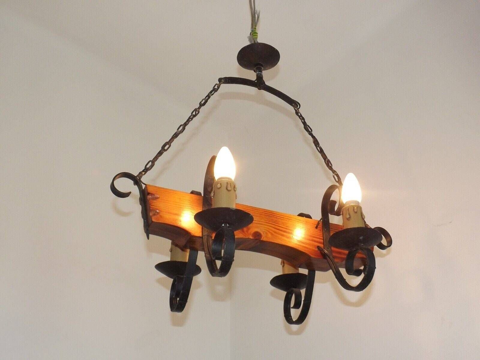 Franse Vintage Rustieke Kroonluchter – 4 Lichts Handgesneden Hout & Smeedijzer – Landelijke Stijl – Handgemaakte Vintage Franse Lamp