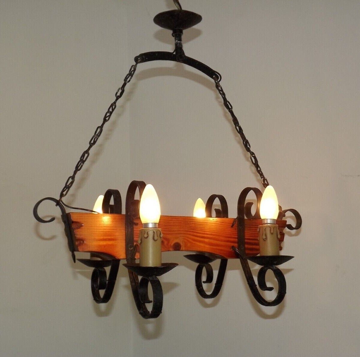 Franse Vintage Rustieke Kroonluchter – 4 Lichts Handgesneden Hout & Smeedijzer – Landelijke Stijl – Handgemaakte Vintage Franse Lamp photo furniture