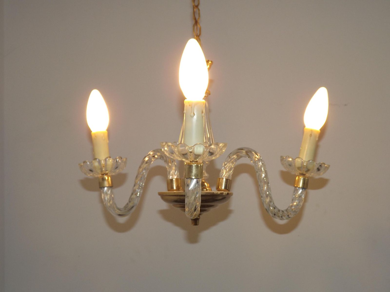 Beautiful French Barley Twist Glass Arms And Gold Metal 3 Light Chandelier   French Vintage Lighting. Cut Glass And Gold Metal Chandelier. photo 117.0