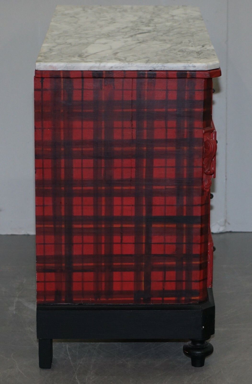 Lovely Original Victorian Chest Of Drawers With Scottish Tartan Wrap, Marble Top photo vintage