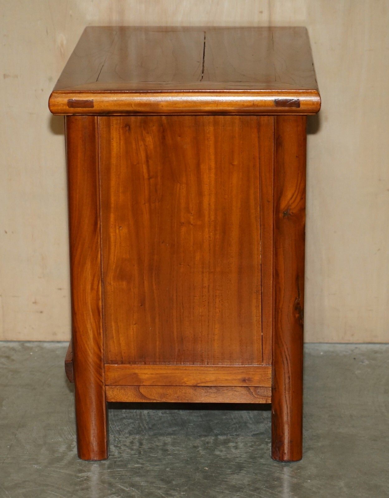 photo vintage Pair Of Chinese Elm Butterfly Handle Bedside Side End Lamp Wine Tables Cupboards