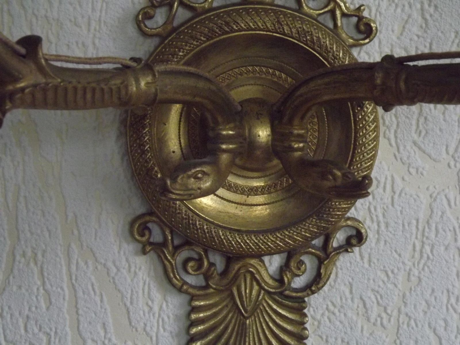 Applique murale double d'époque Empire, bronze, détails d'éventail et de cygne, France   Luminaires d'époque français. Applique double Empire. Luminaire en bronze. photo Luminaires