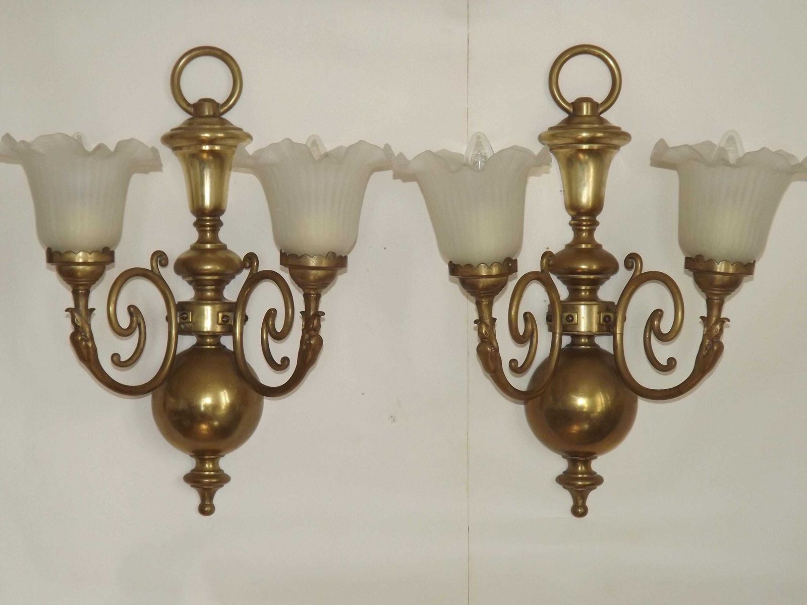 Paar Grote Franse Empire Messing Wandlampen Met Zwaandetail En Opaalglazen Kappen – Vintage Franse Verlichting. Paar Wandarmaturen. photo furniture