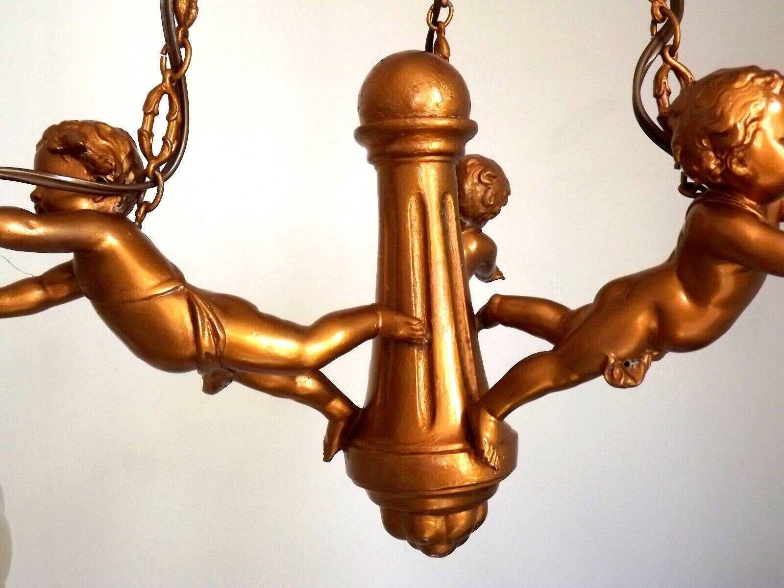 Lustre vintage français aux chérubins, spelter doré antique, 3 lumières. Lustre de style Rococo français aux anges putti. Lustre chérubin photo 195.0