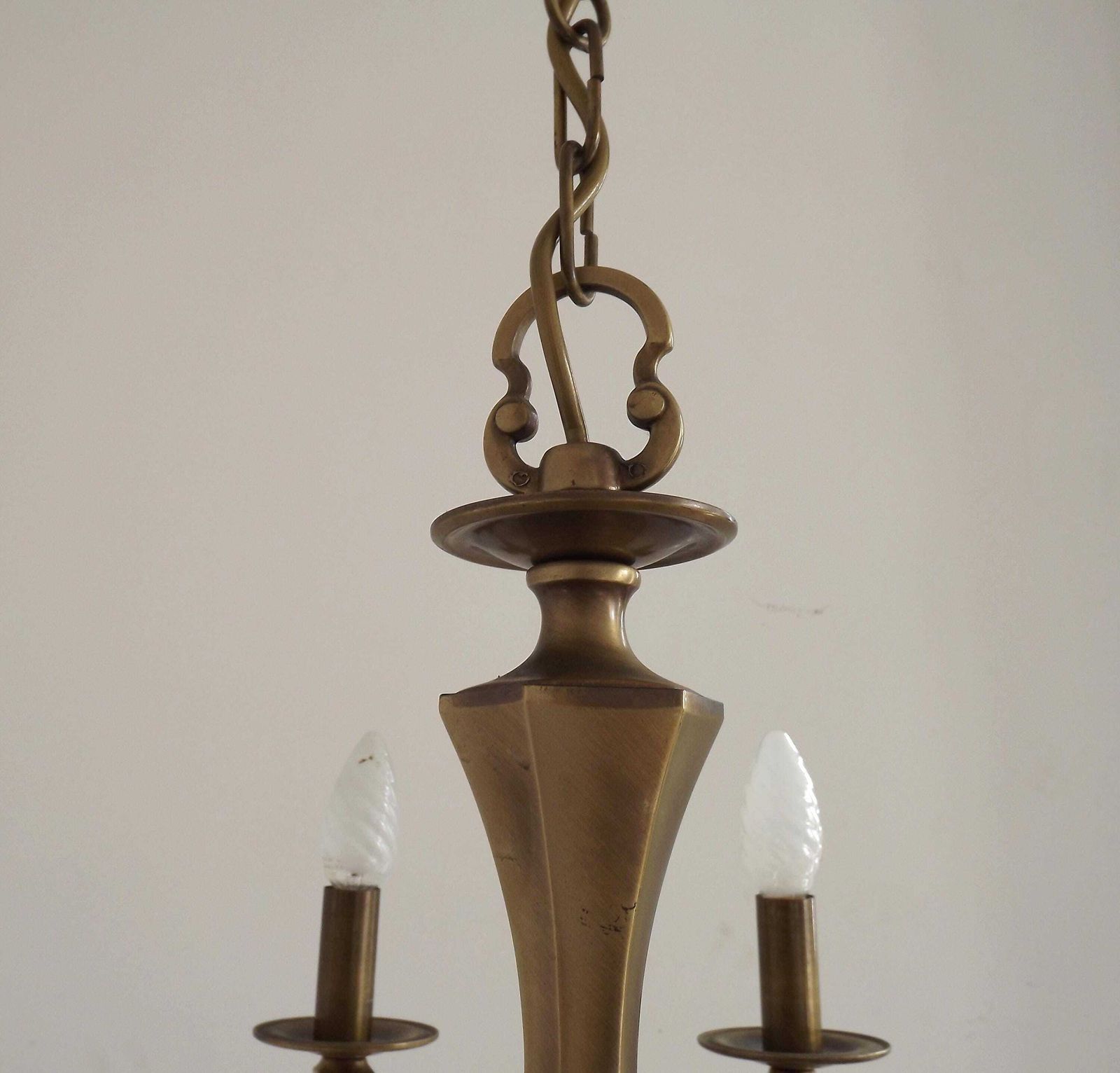 Lustre vintage mid-century modern français, 8 lumières, métal effet bronze - Éclairage vintage français. Grand lustre 8 lumières photo vinterior