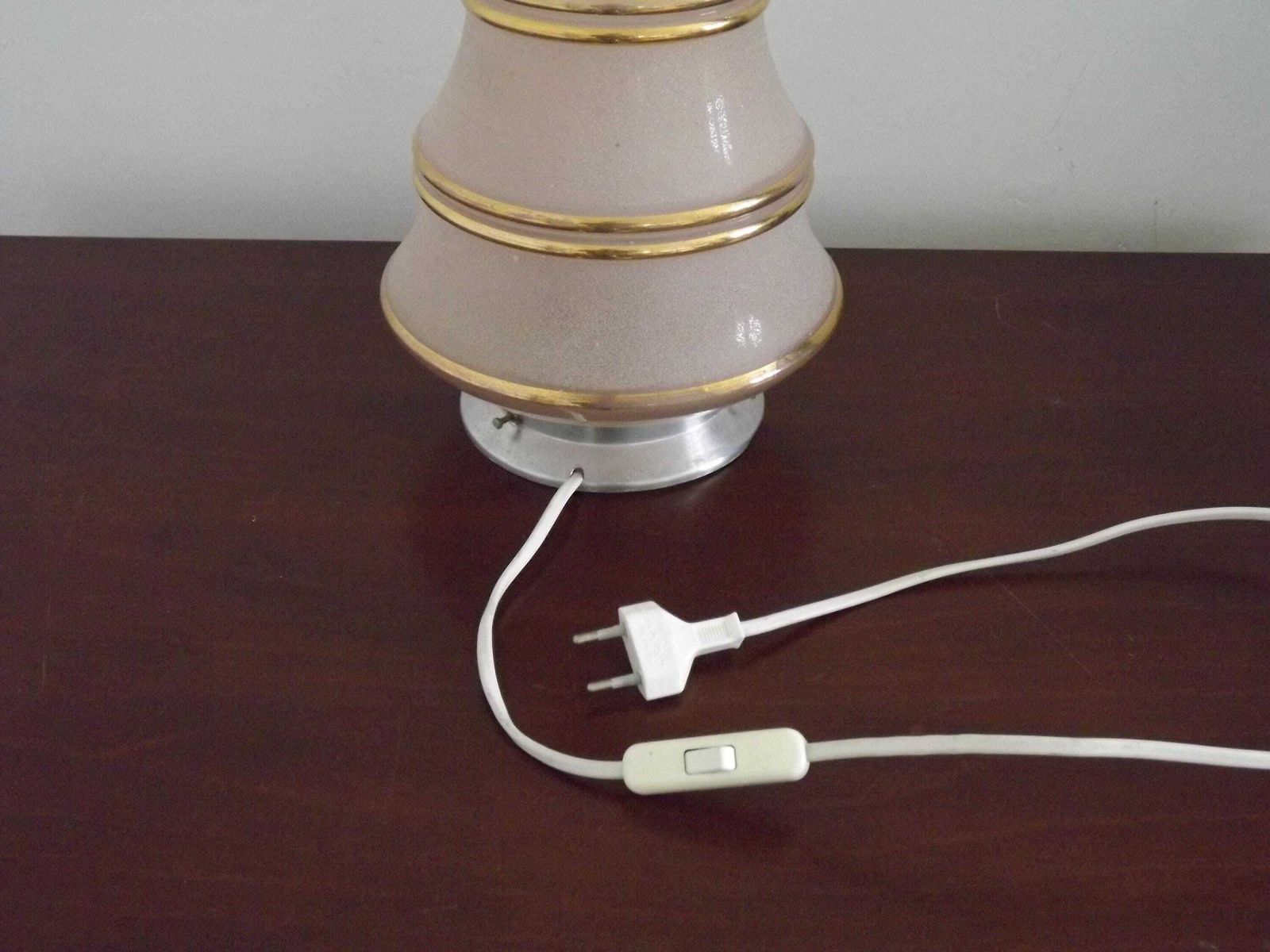 Roze & Gouden Art Deco Glazen Kap Plafondlamp Met Zilveren Fitting – Frans Vintage Verlichtingsstuk. Franse Art Deco Hanglamp Met Stekker. photo vintage