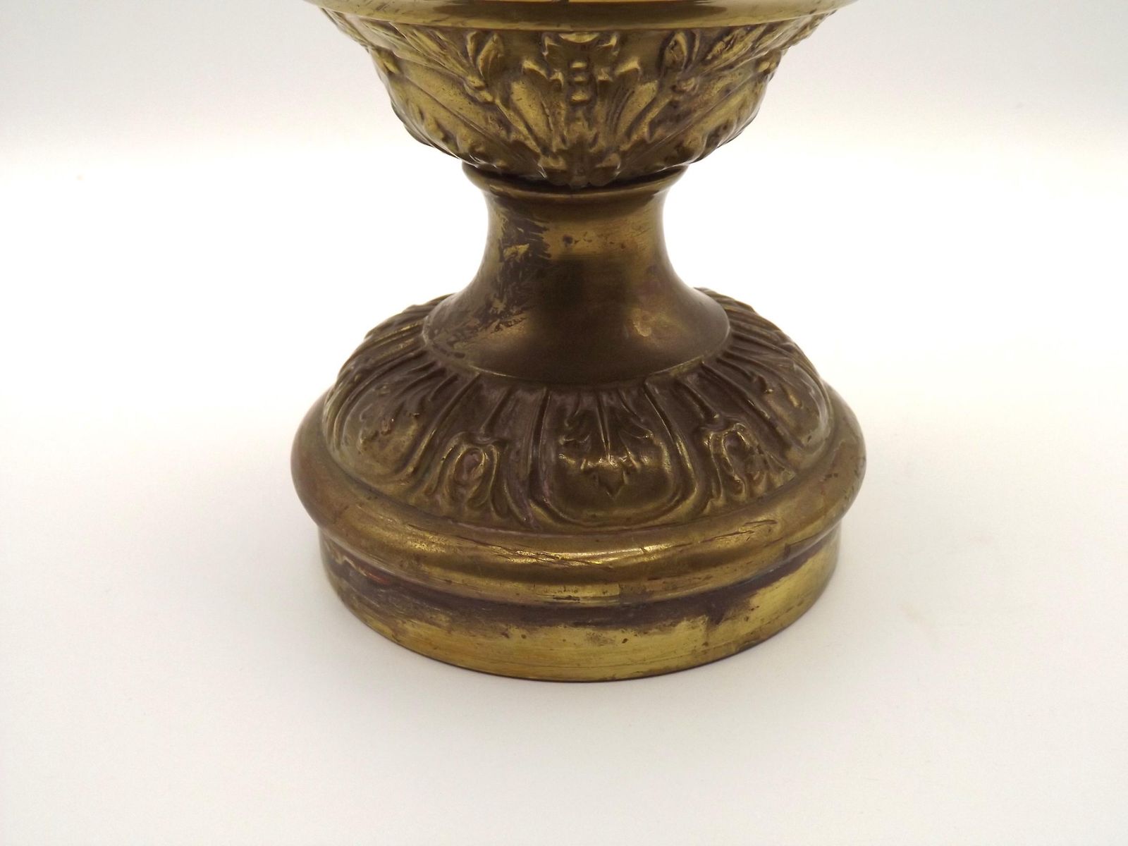 Antique L&B Brevette Brass Oil Lantern Base – Late 1800s – For Restoration   Brass Oil Lantern Base. Antique Oil Lantern Base. Restoration. photo 95.0