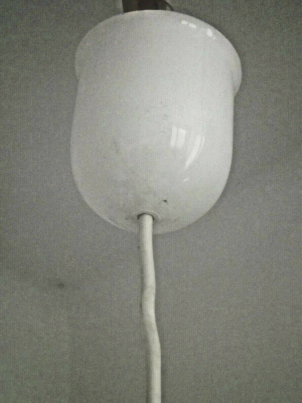 Suspension vintage française, abat-jour boule en verre Clichy blanc - Luminaire vintage français. Lampe boule. Suspension. photo vintage