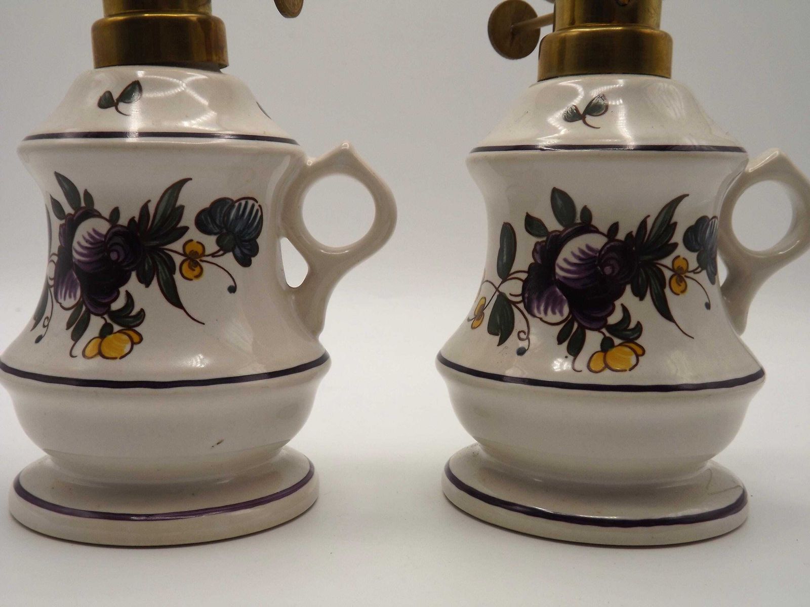 Set Van 3 Vintage Franse Kleine Keramische En Glazen Olielampen   Set Van 3 Kleine Mid Century Olielampen. Restauratieproject. Onderhoud Vereist photo for sale
