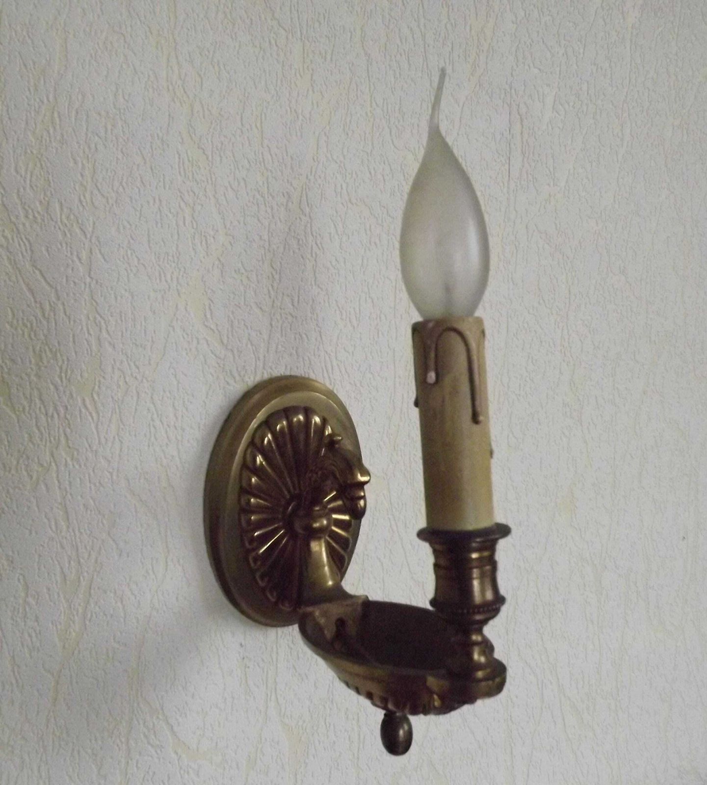 Applique murale Empire d'époque, laiton, tête d'aigle - Luminaire français d'époque. Applique Empire simple. Tête d'aigle photo Luminaires