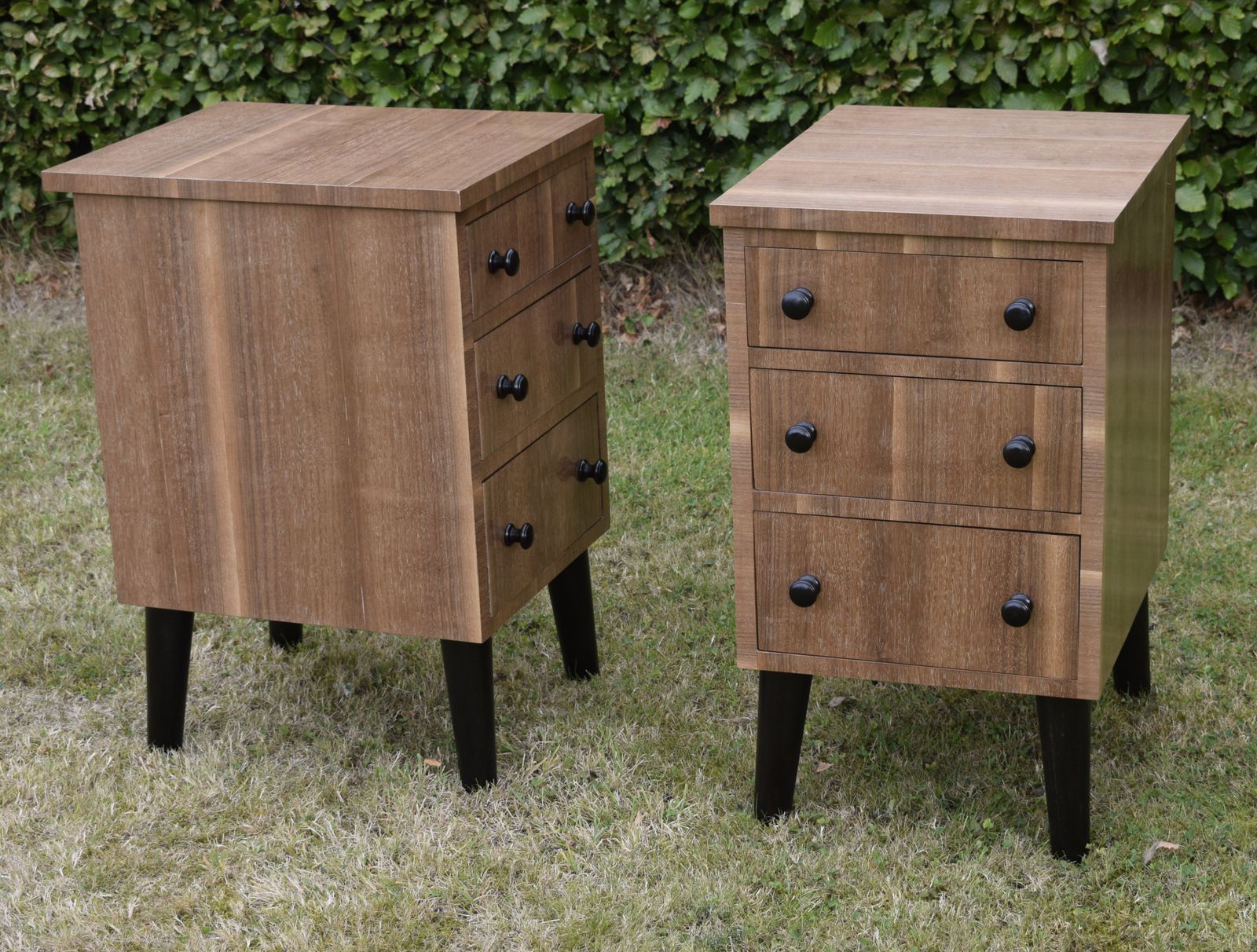 photo vintage Pair Of Art Deco Walnut Bedside Chests