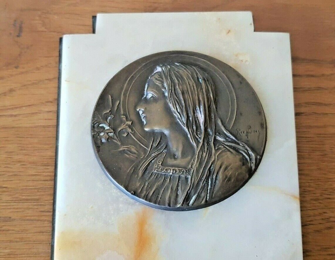 Franse art deco marmeren wijwaterbak – bronzen Maria-plaquette, gesigneerd Ruffony | Frans antiek | Religieuze wijwaterbak | Wandmodel photo 76.0