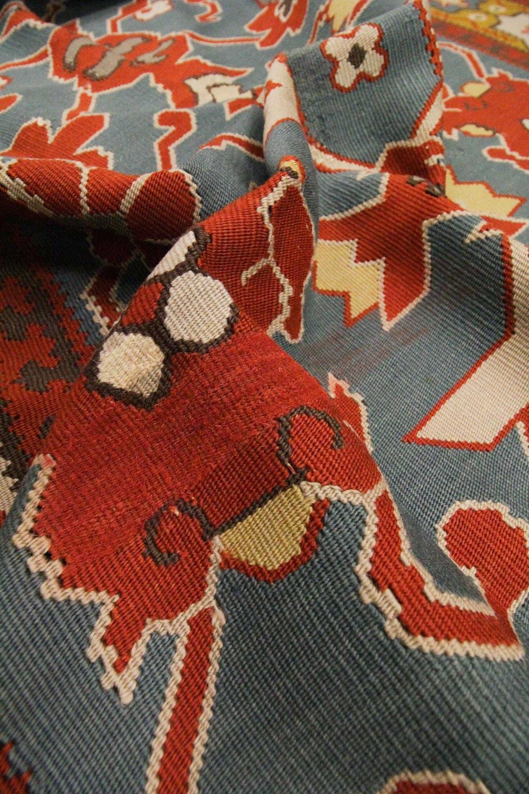 photo furniture Antique Anatolian Kilim Rug, Handmade Wool Flatweave Carpet, Red & Gold Floral Geometric Kilim 200 × 133 Cm