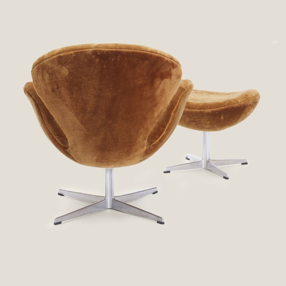 Swan Armchair & Ottoman – Arne Jacobsen photo Furniture