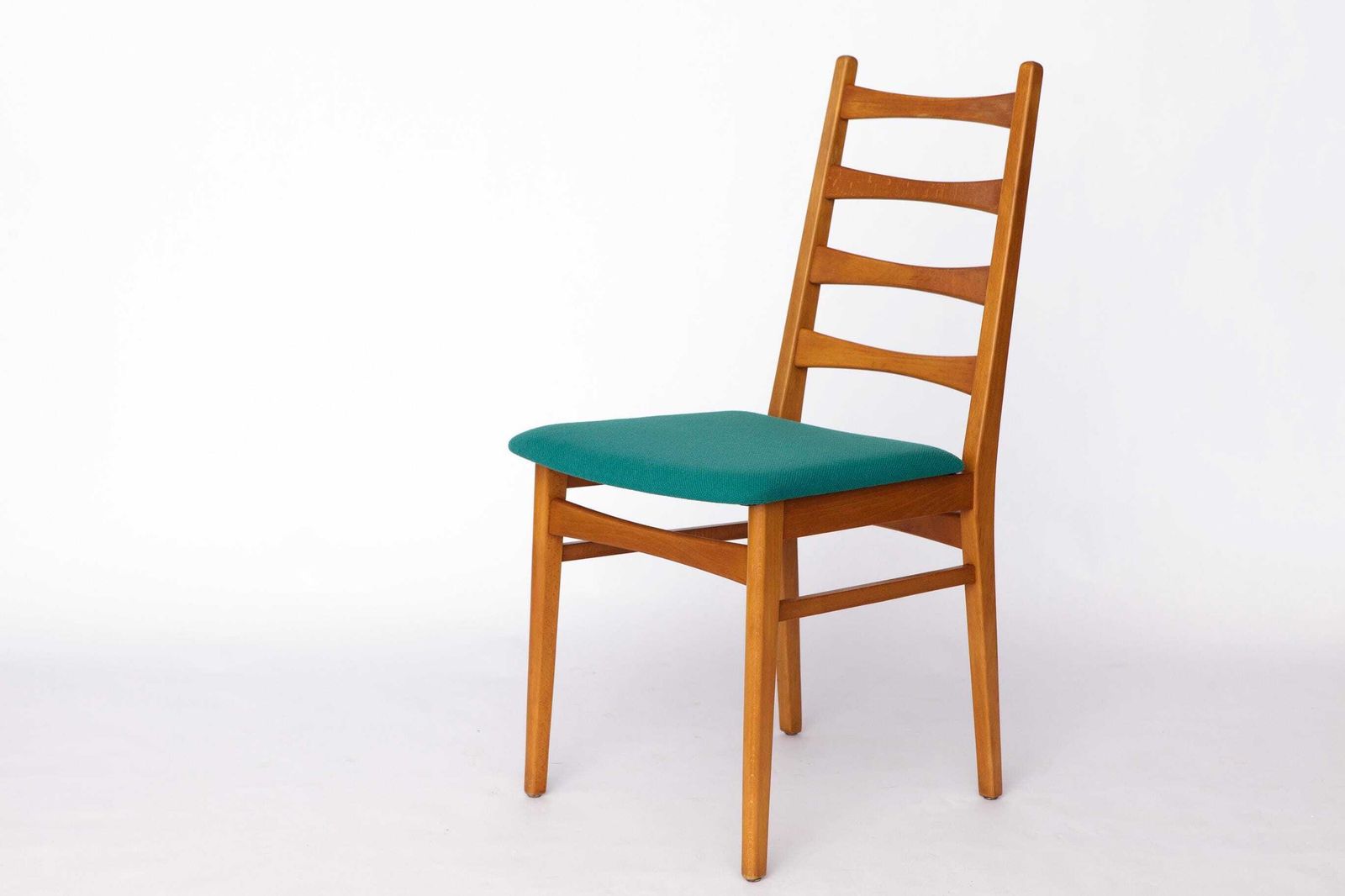 1 Van 3 Vintage Eetkamerstoelen Uit De Jaren 1960/70, Duitse Mid Century Modern Stoel, Nieuw Bekleed In Groen, Set Van 3 Beschikbaar, Beukenhouten Frame photo Meubels