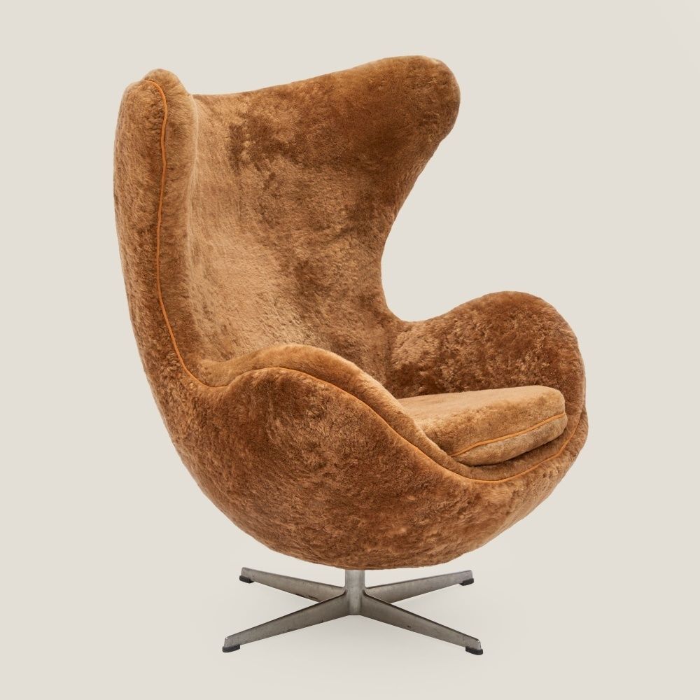 Pair Of Camel Egg Armchairs And Ottoman – Arne Jacobsen photo furniture