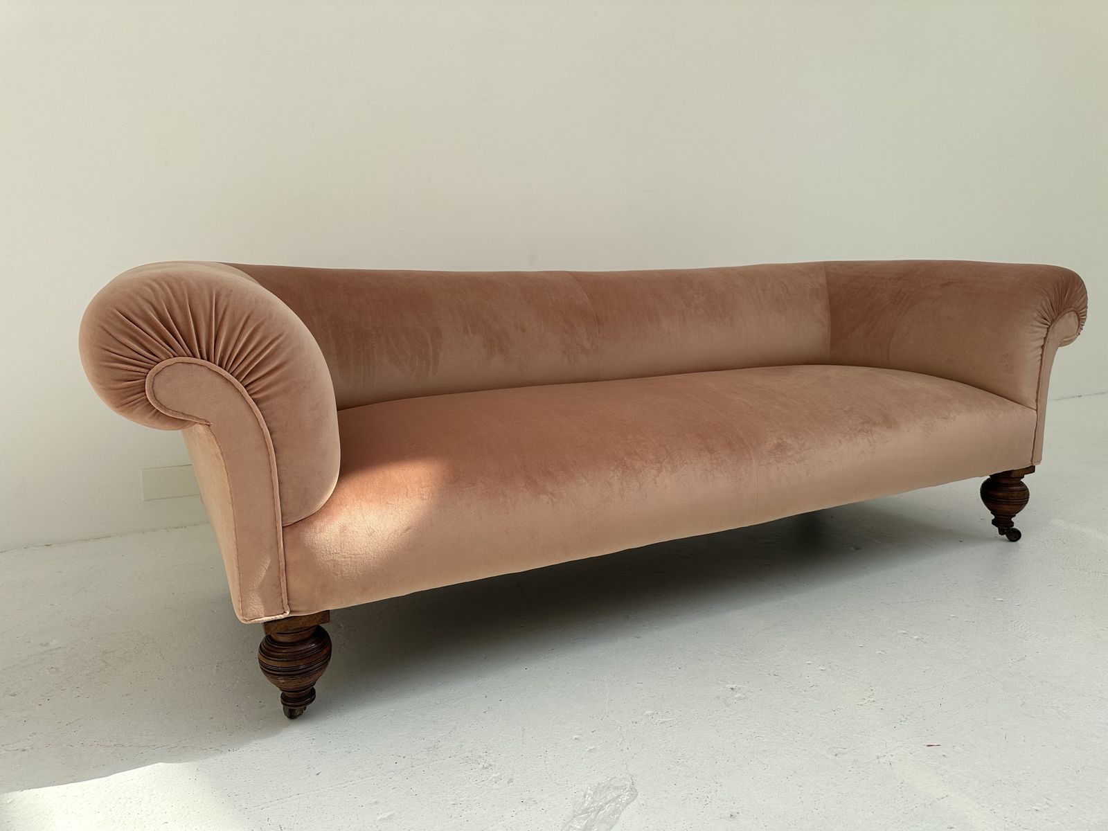 Victorian Chesterfield Style Sofa 3 Seater Upholstered In Pink Velvet photo 4500.0